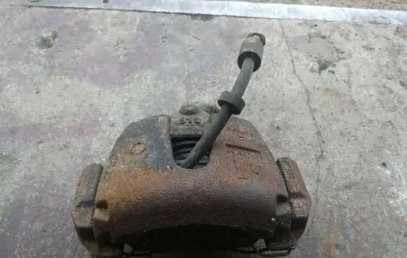 Mazda 3 II Front brake caliper