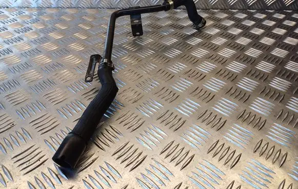 Engine coolant pipe/hose