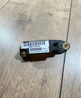 Mercedes-Benz C W203 Airbag deployment crash/impact sensor 2208204426 000301141819726
