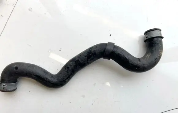 Mercedes-Benz C W203 Engine coolant pipe/hose 2035015782
