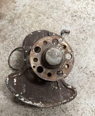 Mercedes-Benz SLK R172 Front wheel hub A2043320101