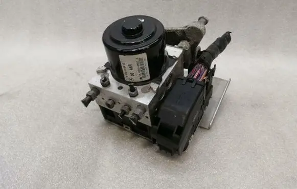Mercedes-Benz C W204 ABS Pump A1724315312 A1729008106