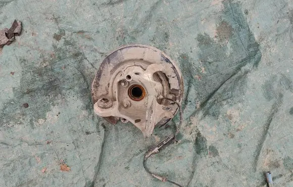 BMW 5 E39 Rear wheel hub spindle/knuckle 33326757319