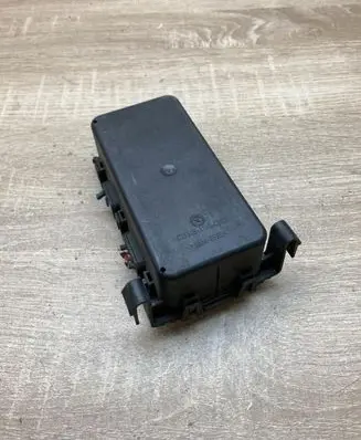 BMW 5 E39 Coolant fan relay 6921354 C23303A143C502