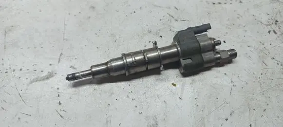 BMW 3 E90 E91 Fuel injector 7589048