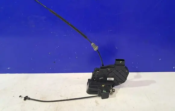 Volvo V50 Front door lock 30699793