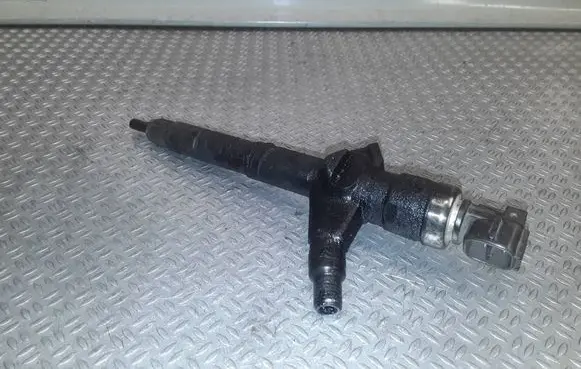 Nissan X-Trail T30 Fuel injector AW402AW4
