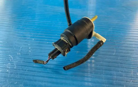 Opel Astra H Windscreen/windshield washer pump 24430254