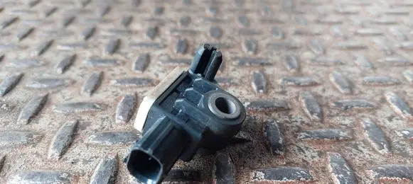 Nissan Juke I F15 Airbag deployment crash/impact sensor 988303JA0A