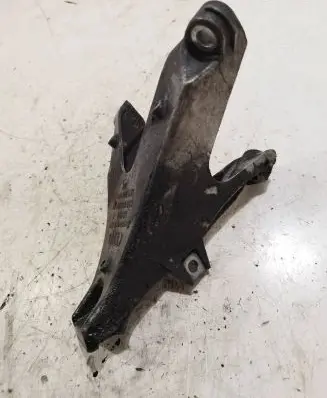 Audi A4 S4 B7 8E 8H Engine mounting bracket 8e0199308af