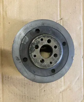 Volkswagen PASSAT B5.5 Crankshaft pulley 038105243