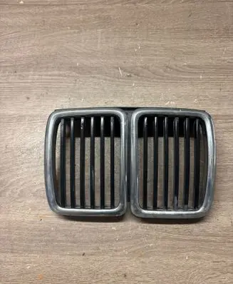 BMW 3 E30 Front grill 51131945877