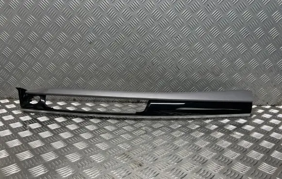 Radio/GPS head unit trim