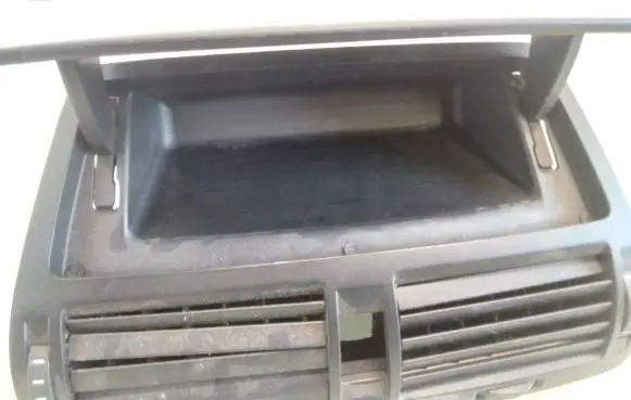 Skoda Octavia Mk2 (1Z) Dash center air vent grill
