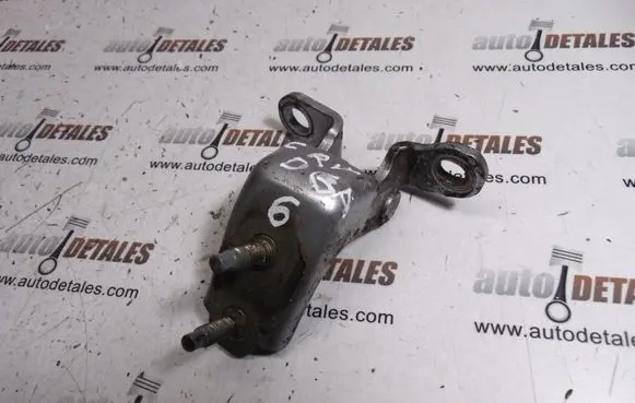 Honda CR-V Rear door lower hinge