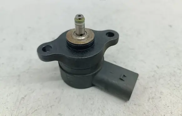Mercedes-Benz A W168 Fuel pressure regulator A6110780149 0281002241 6110780149