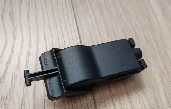 Engine bonnet (hood) release handle