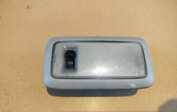 Toyota Avensis T220 Rear seat light 