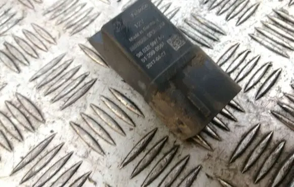 Peugeot Boxer Glow plug pre-heat relay 9803299780