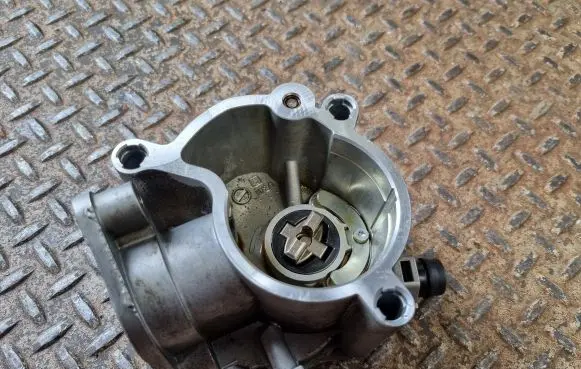 Volvo XC60 Vacuum pump 31480558