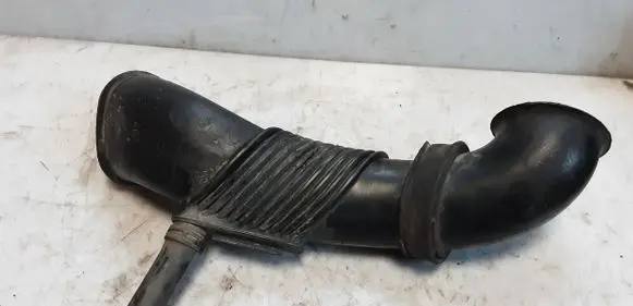 Audi Q7 4L Air intake duct part 7L6145972E