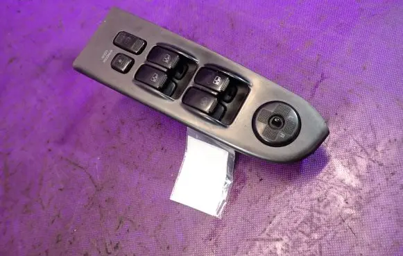 Hyundai Trajet Quarter vent window switch 621W02250