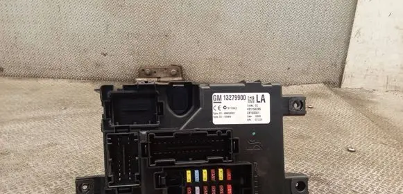 Opel Corsa D Fuse module 13279900