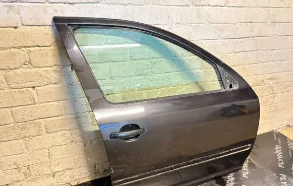 Skoda Octavia Mk2 (1Z) Front door 1Z1837656Q