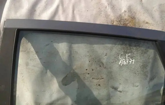 Nissan Qashqai Rear door window glass