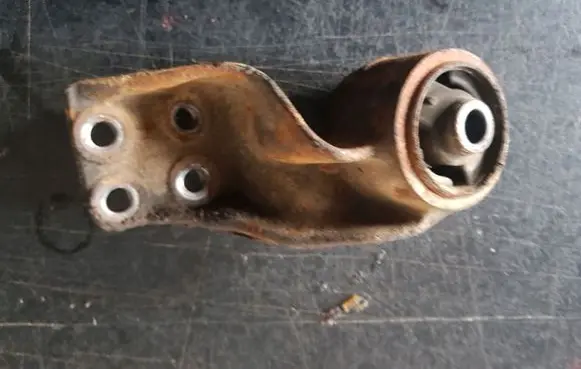 Suzuki Grand Vitara I Gearbox mounting bracket 