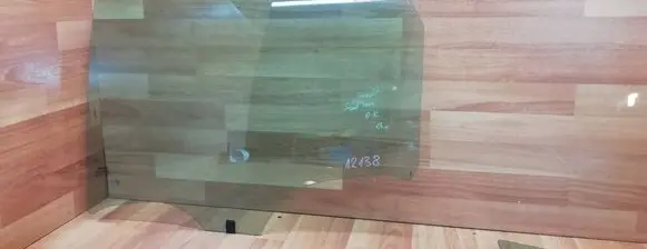 Rear door window glass