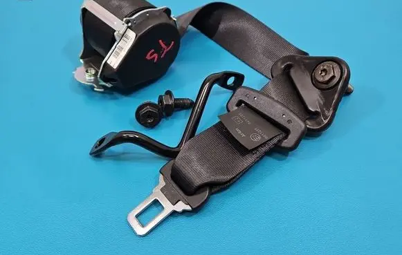 Renault Clio IV Middle seatbelt (rear) 888503110R IMPRK1555613