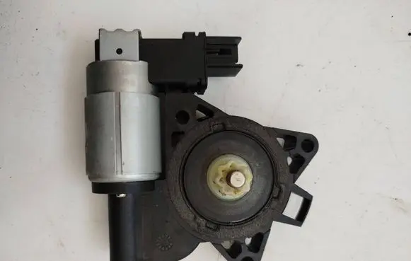 Mazda 3 I Front door window regulator motor GJ6A5958X TN776708 CM011760