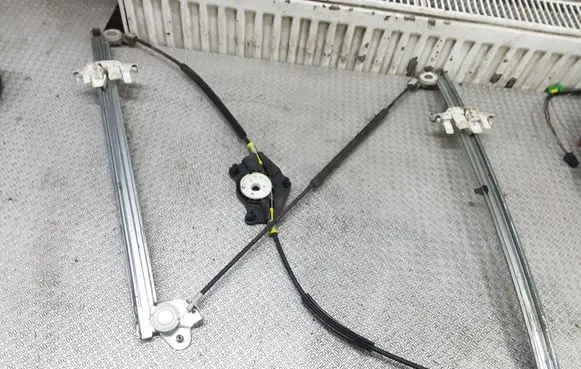 Front window lifting mechanism without motor