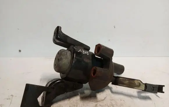 Mazda MPV Engine mount vacuum valve 