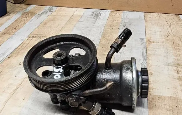 Toyota Corolla Verso AR10 Power steering pump J8H93398