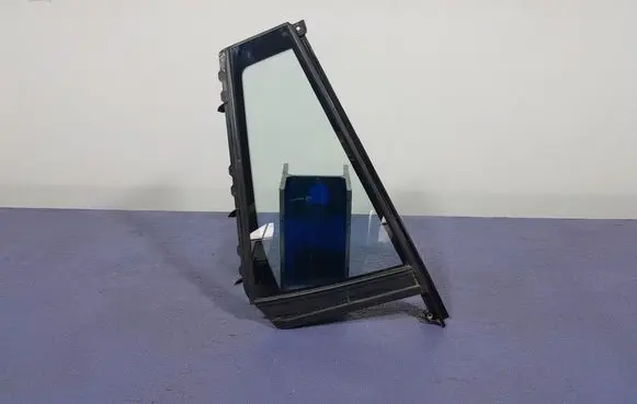 BMW X3 E83 Rear door window glass