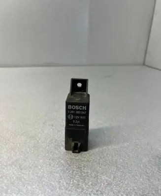 Volvo V50 Glow plug pre-heat relay 30785663