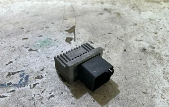 Nissan Note (E11) Glow plug pre-heat relay 7700115078 BLD712