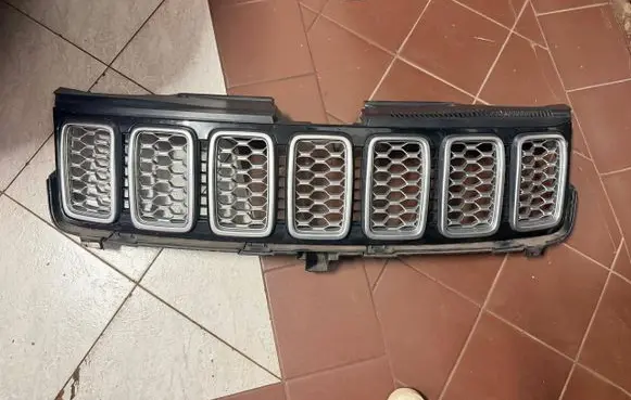 Jeep Grand Cherokee Front grill GRILLCHEROKEEWK2