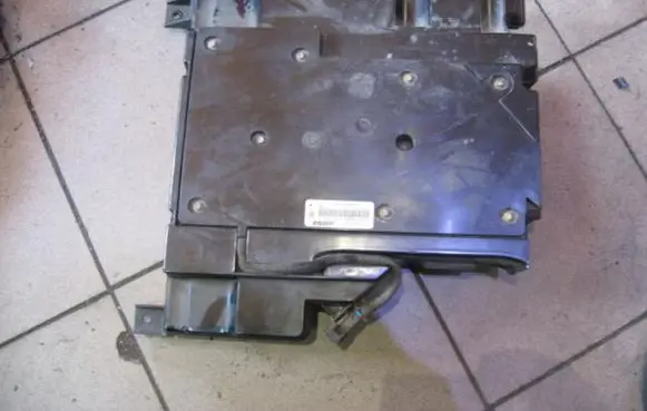 Mercedes-Benz ML W163 Subwoofer speaker A1638201002