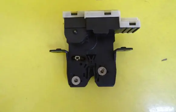 Nissan Micra Tailgate/trunk/boot lock/catch/latch