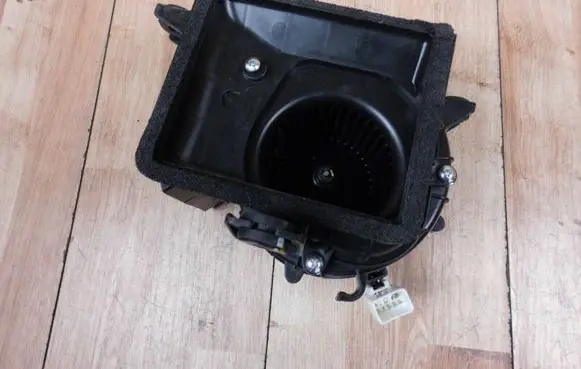 Hyundai Ioniq Hybrid/electric vehicle battery fan P05S06 37580G2100