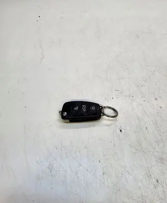 Audi A1 Ignition key/card 8X0837220D