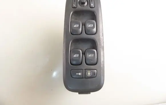 Volvo S60 Electric window control switch 8682949