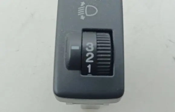 Honda CR-V Headlight level height control switch M37548