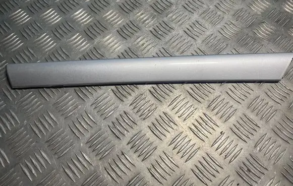 BMW 3 E46 Dashboard glove box trim 8213993