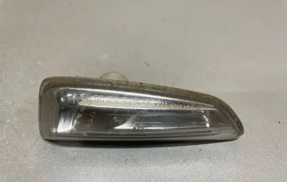 Opel Astra J Front fender indicator light 13273103