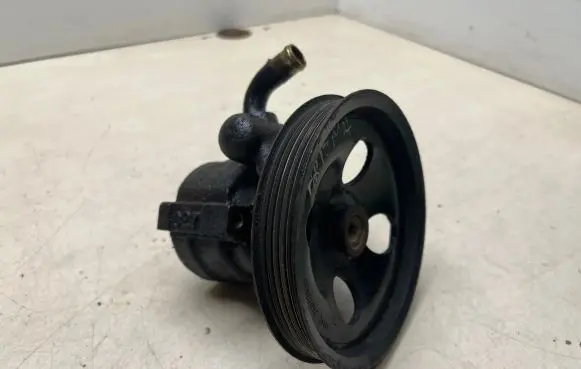 Mitsubishi Carisma Power steering pump MR131033 26043424MA