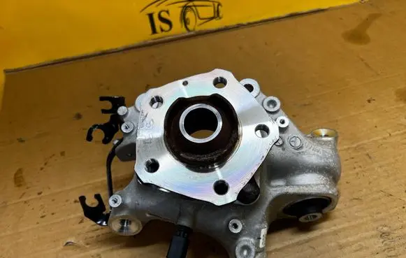 Rear wheel hub